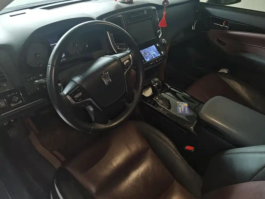 Toyota Crown — миниатюра 12