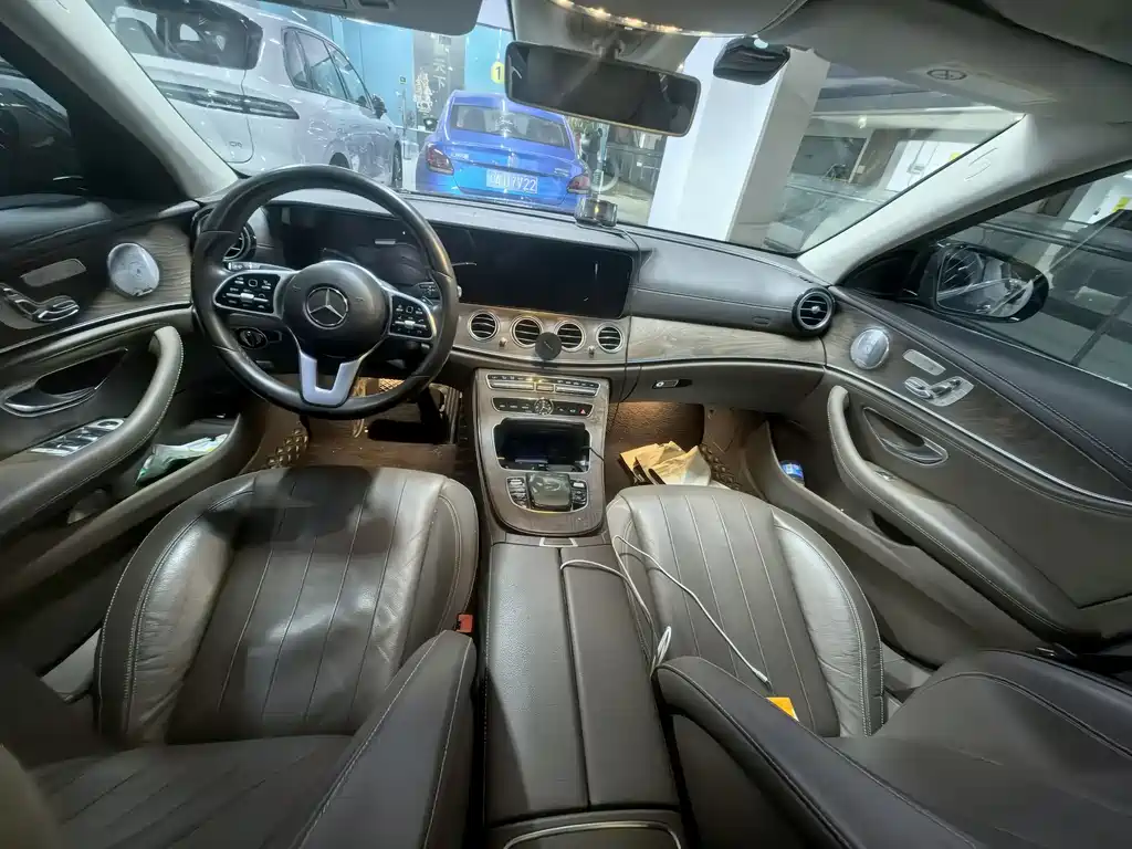 Mercedes-Benz E-Class — миниатюра 4