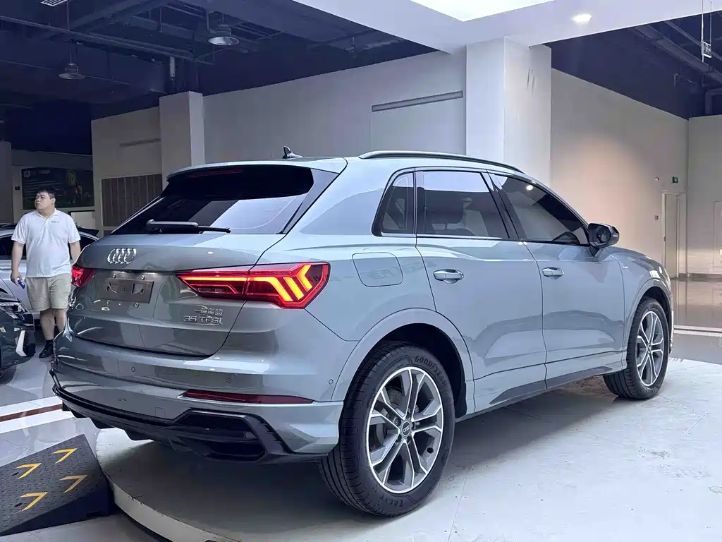 Audi Q3 2023 35 TFSI Fashion (1.4T)