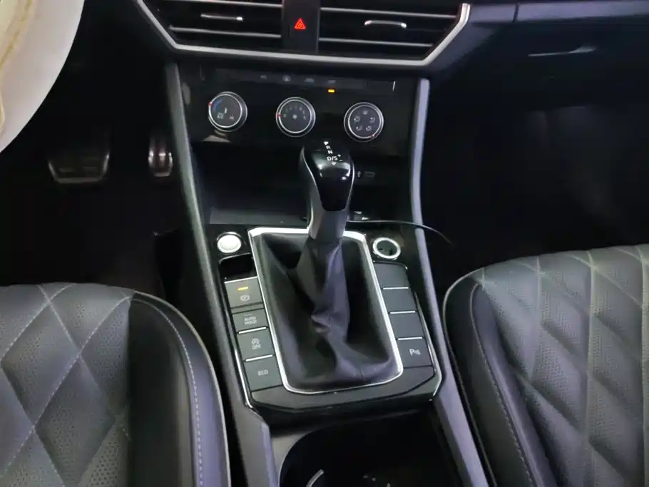 Volkswagen Sagitar — миниатюра 16