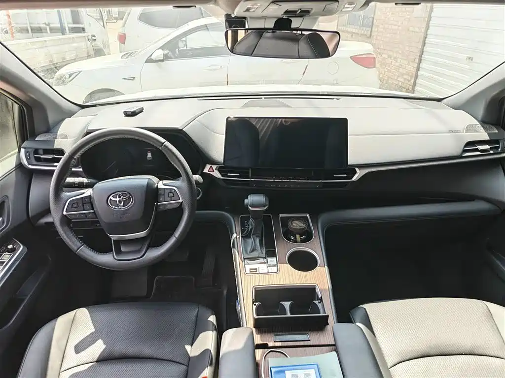 Toyota Sienna — миниатюра 6