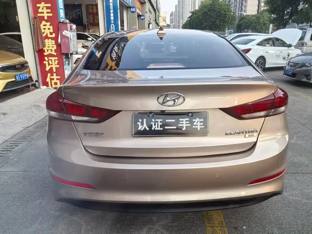 Hyundai Elantra — миниатюра 10
