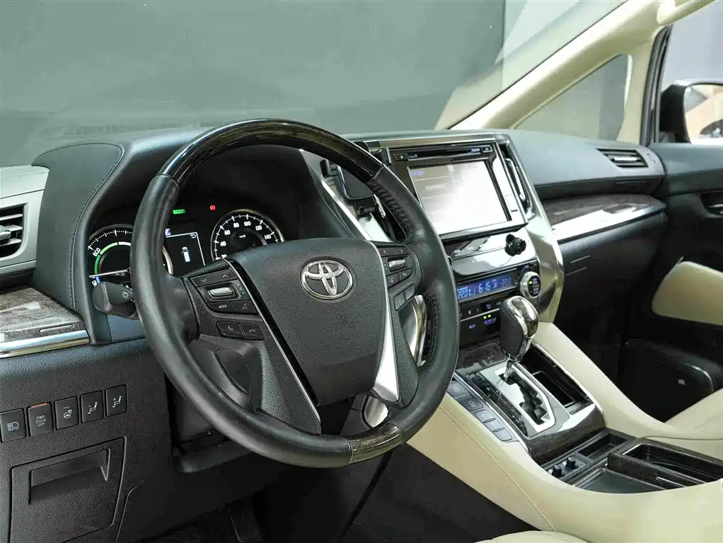 Toyota Alphard — миниатюра 7