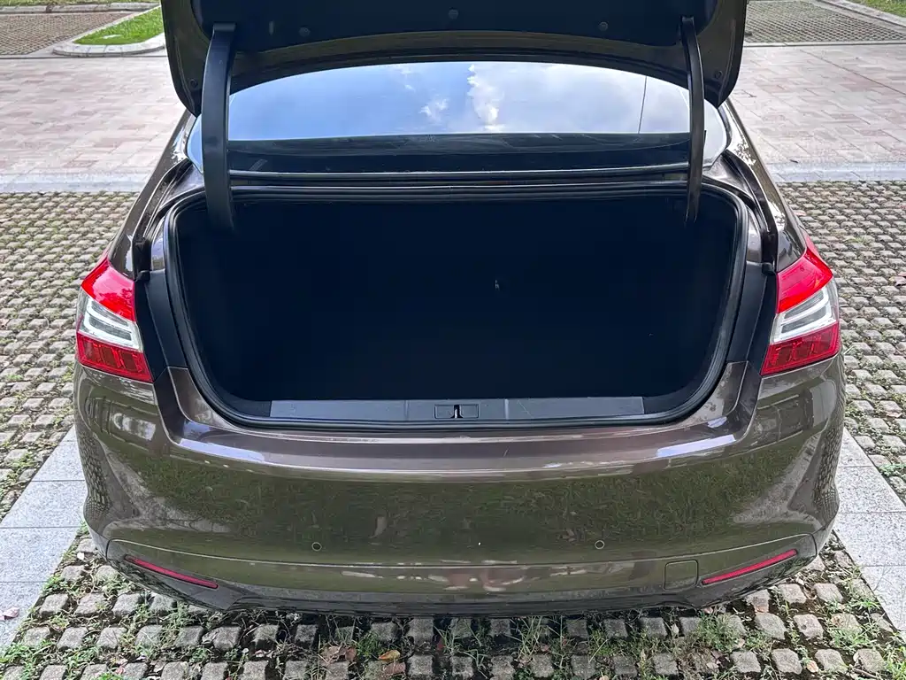 Peugeot 408 — миниатюра 11