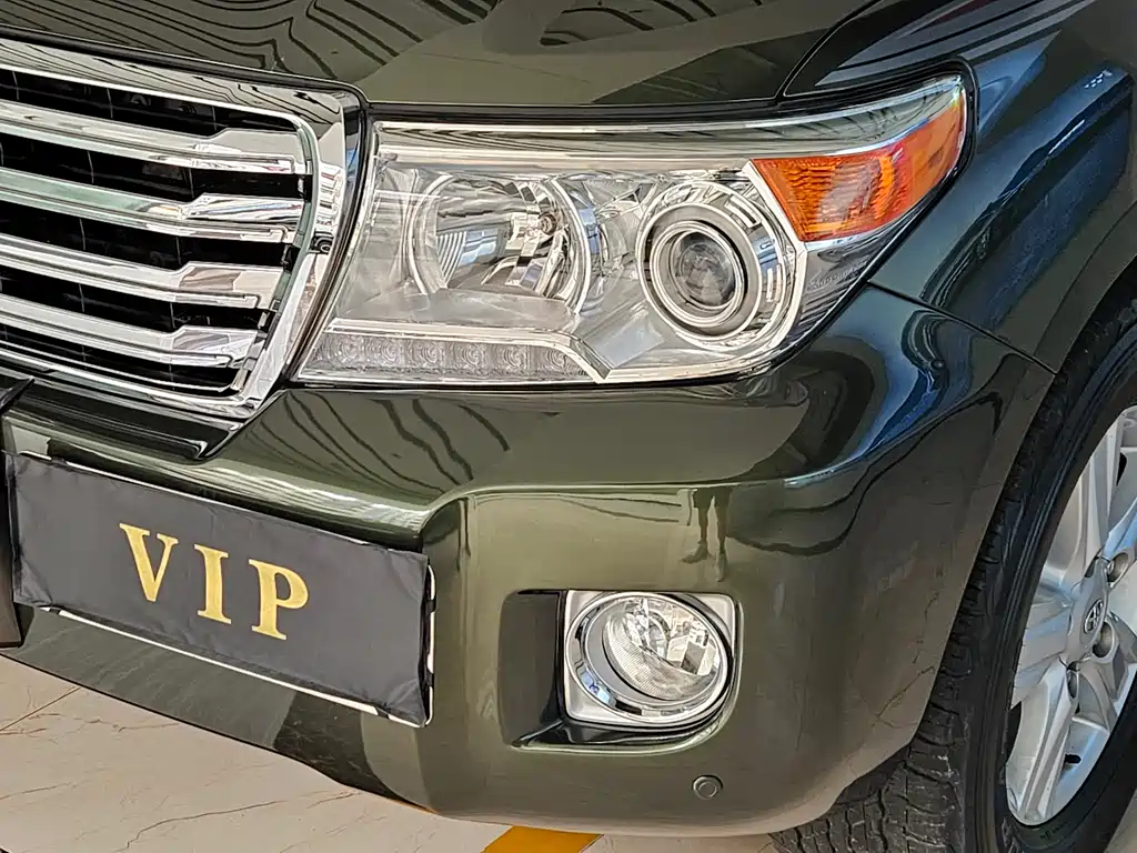 Toyota Land Cruiser 2014 4.0L 8 мест
