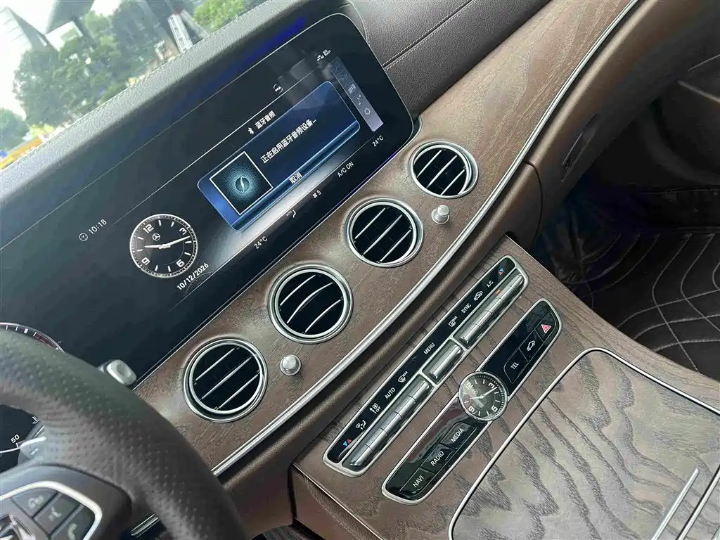 Mercedes-Benz E-Class — миниатюра 7