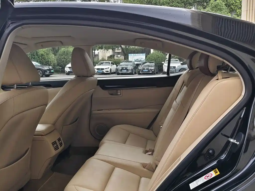 Lexus ES — миниатюра 4