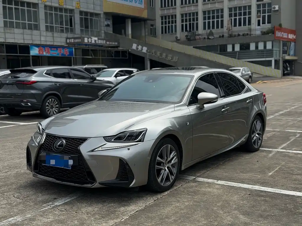 Lexus IS
