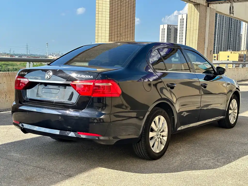 Volkswagen Lavida — миниатюра 5