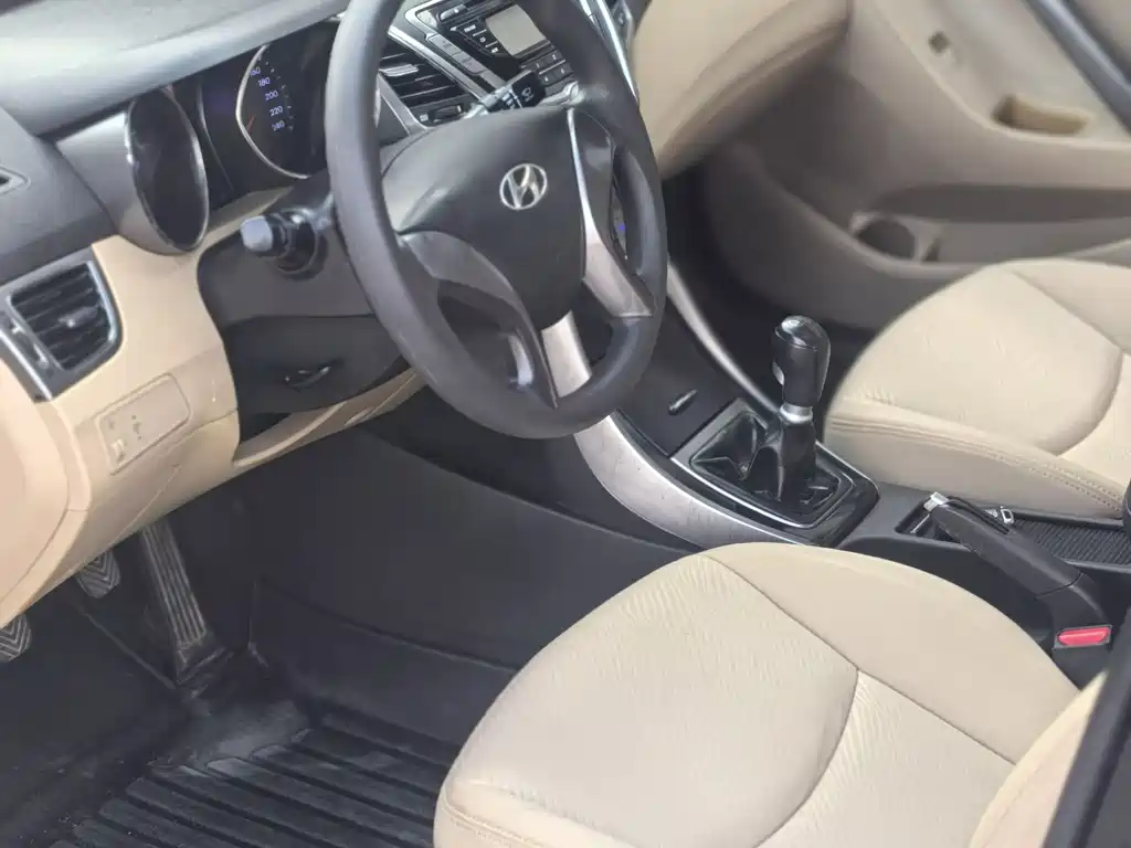 Hyundai Elantra 2012 1.6L MT Fashion