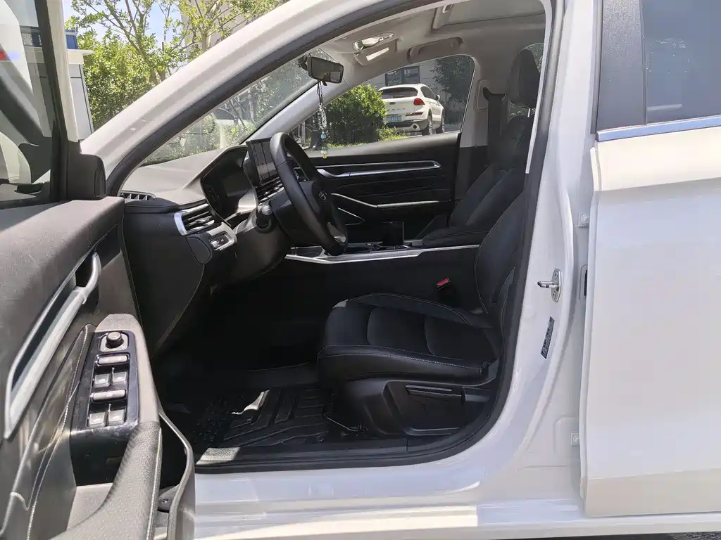 Geely Emgrand 2023 4 Champion 1.5L CVT Luxury