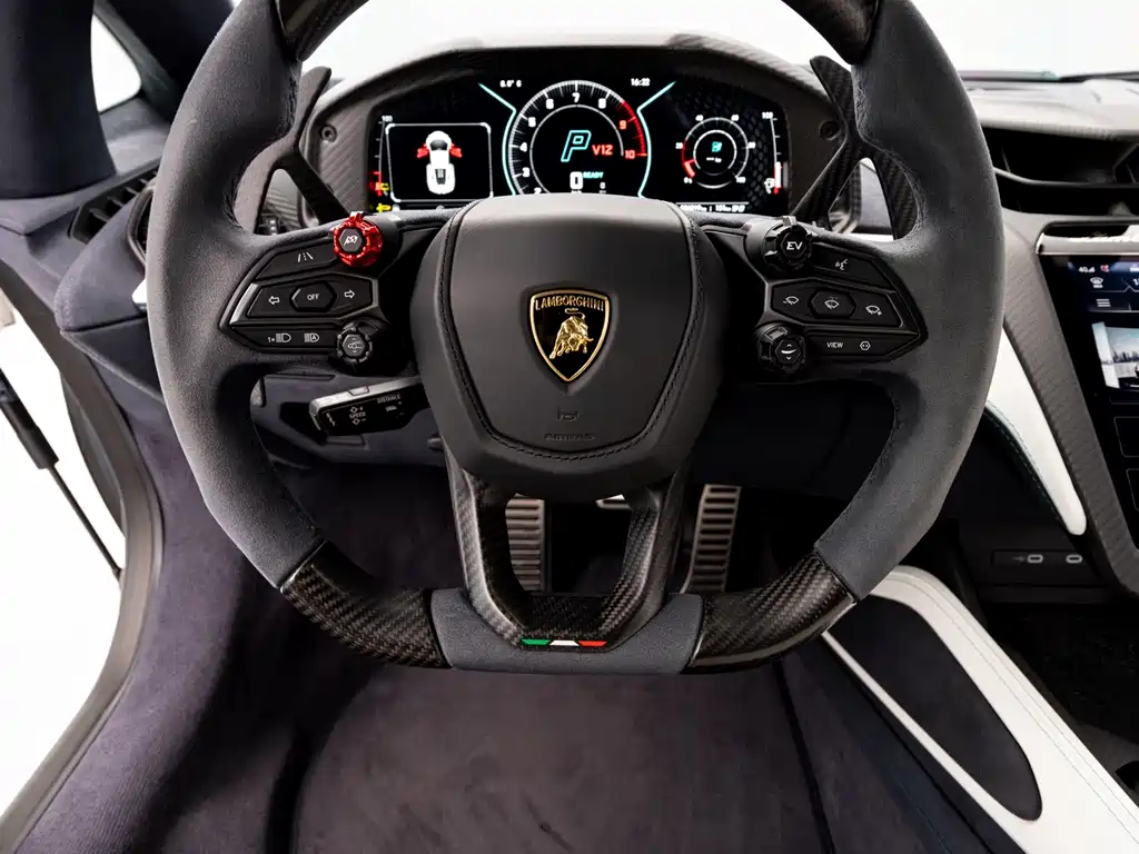 LAMBORGHINI REVUELTO