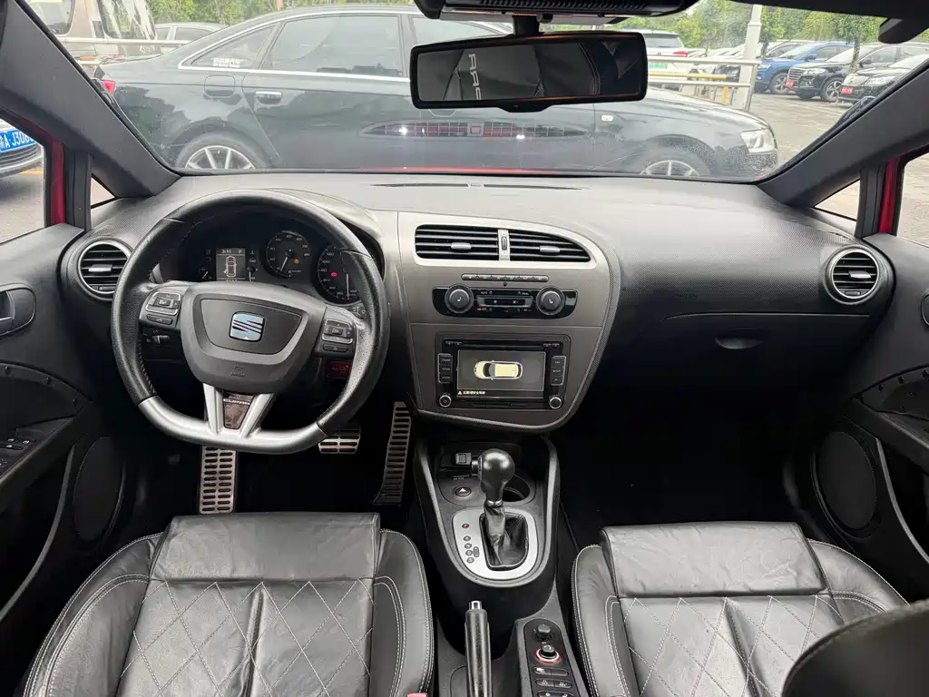 SEAT Leon — миниатюра 7