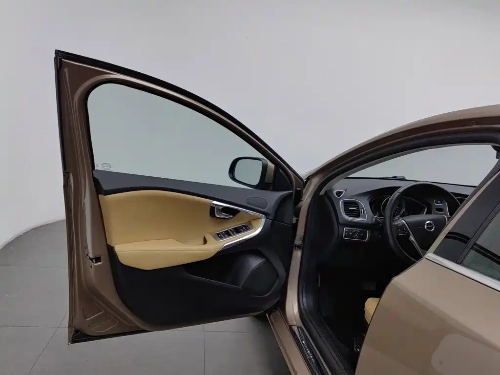 Volvo V40 — миниатюра 8