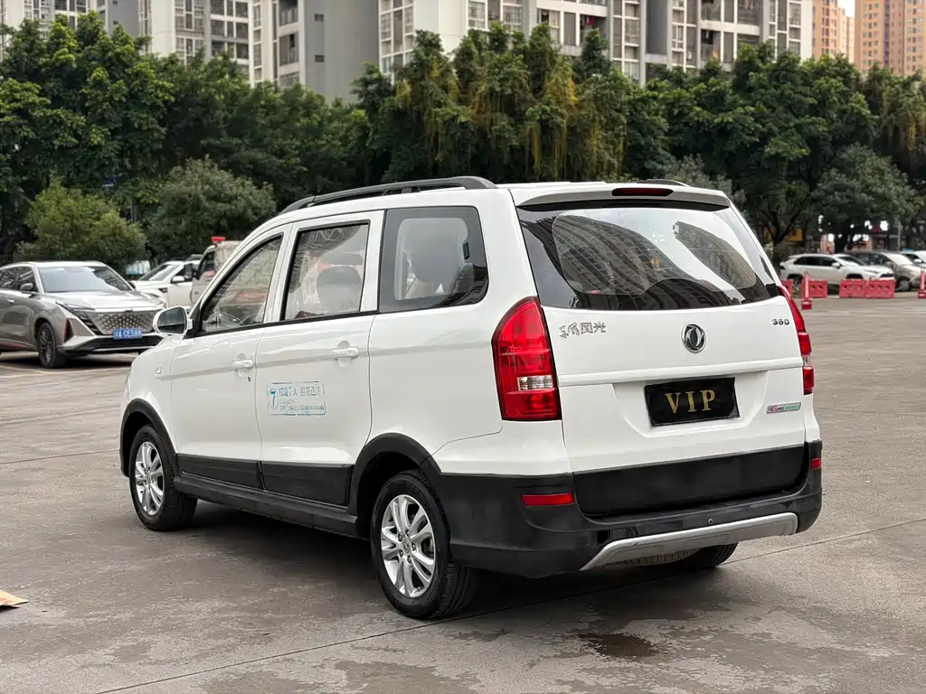 Dongfeng 360 2015 1.5L MT Luxury 7 мест V