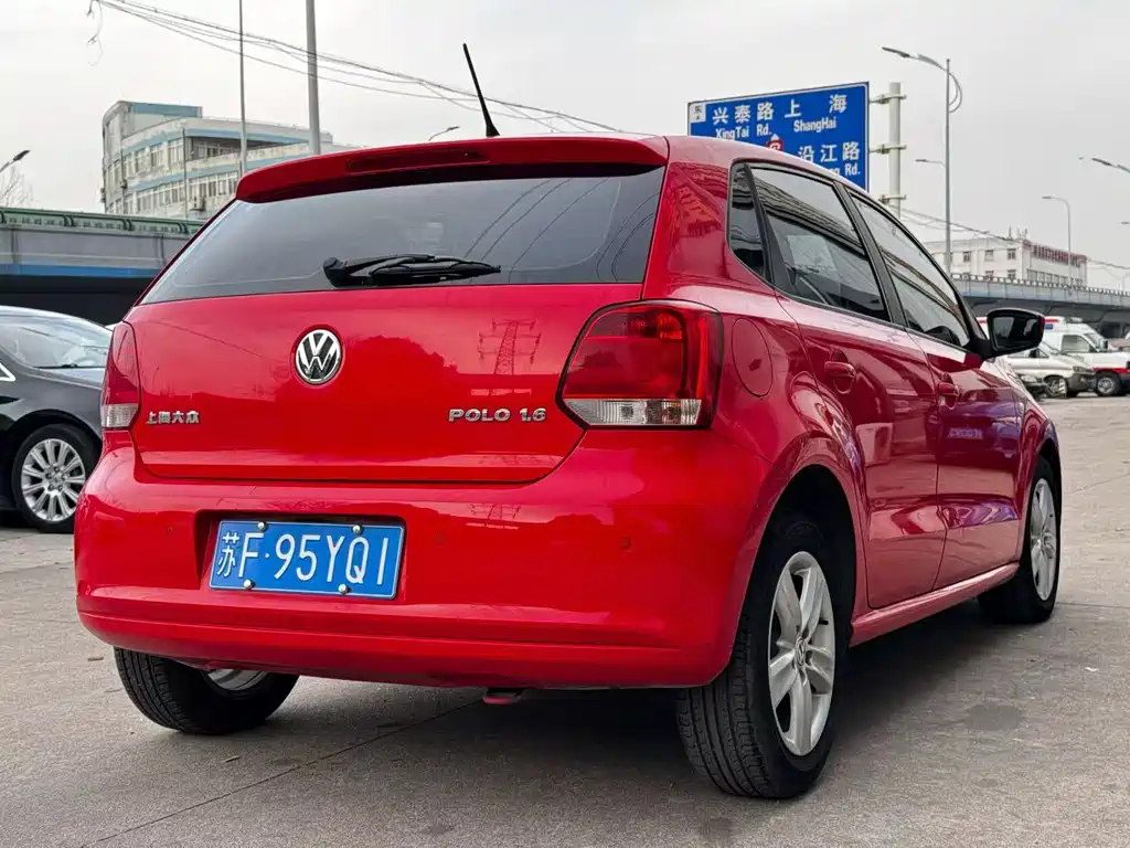 Volkswagen Polo 2011 1.6L AT