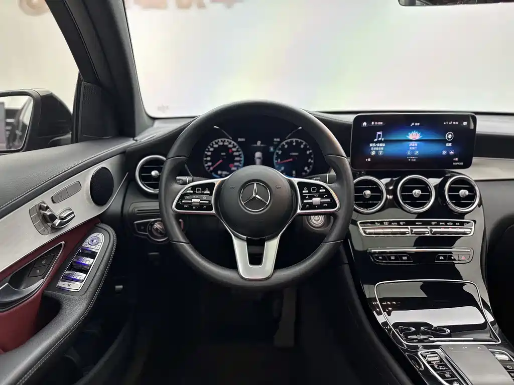 Mercedes-Benz GLC 2022 GLC 260 4MATIC SUV