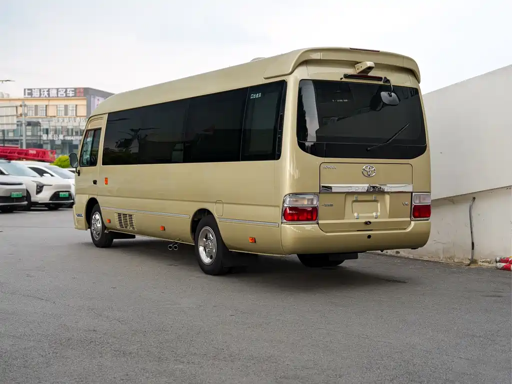 Toyota Coaster — миниатюра 4