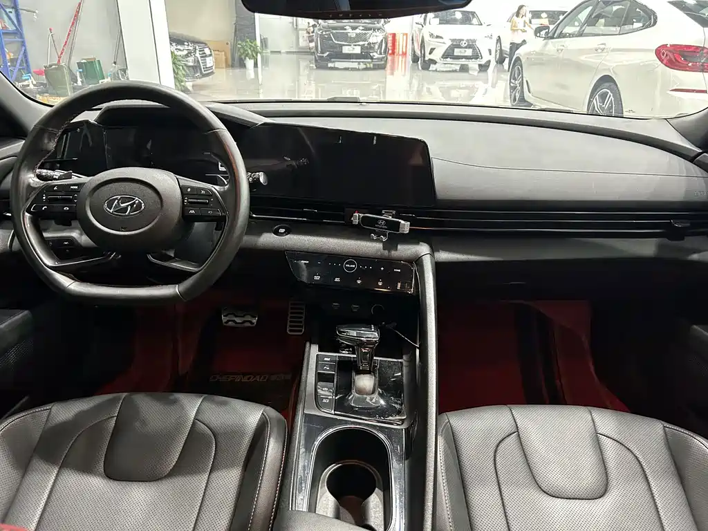 Hyundai Elantra — миниатюра 8