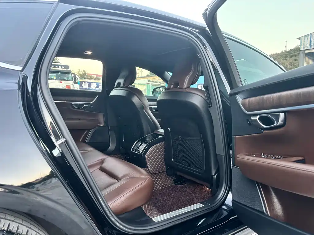 Volvo S90 — миниатюра 9