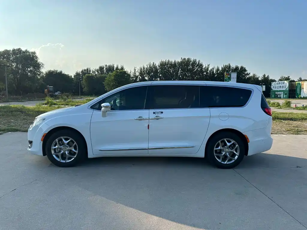 Chrysler Grand Voyager (Import) — миниатюра 7
