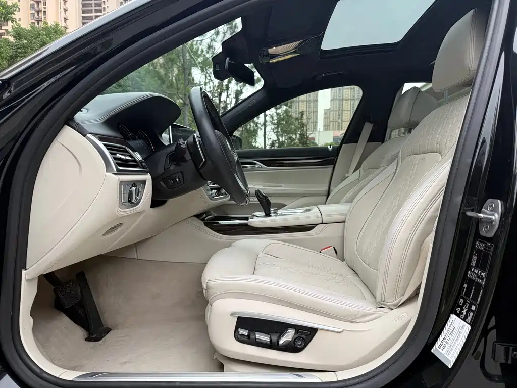 BMW 7 Series 7 2016 750Li xDrive мест