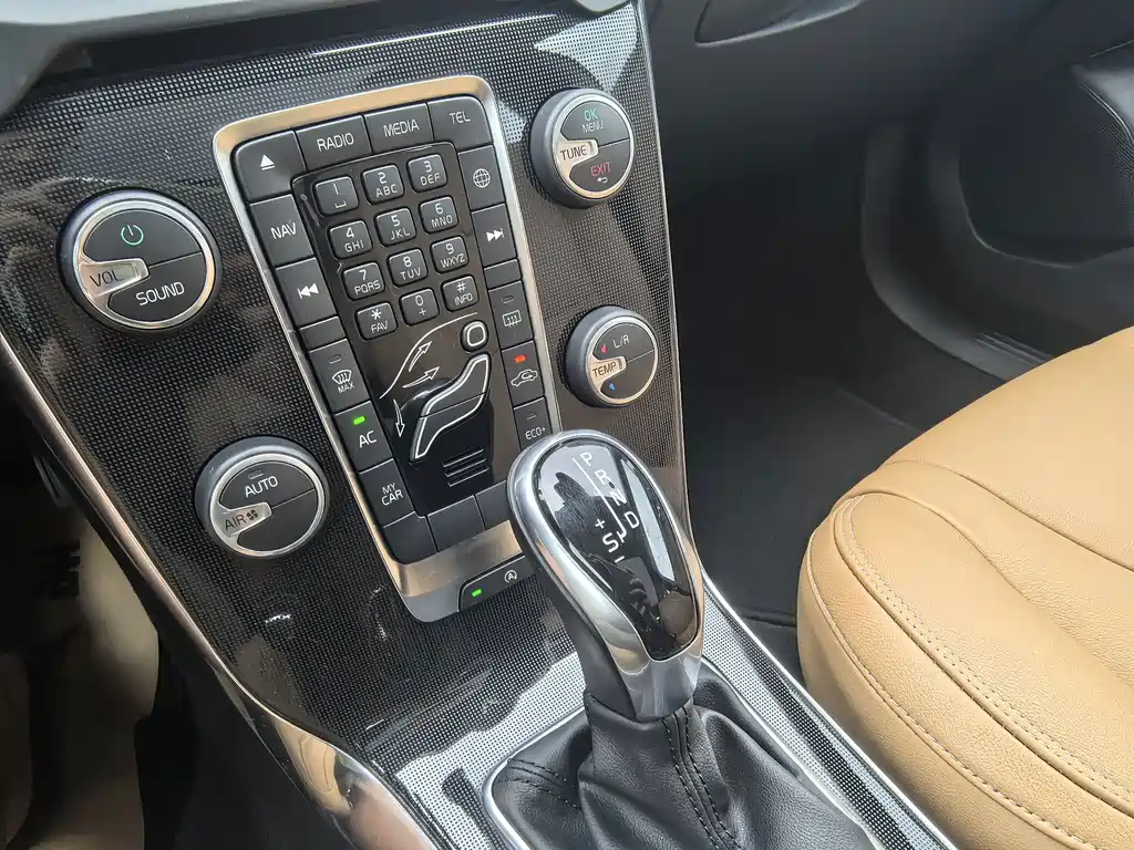 Volvo V40 — миниатюра 8