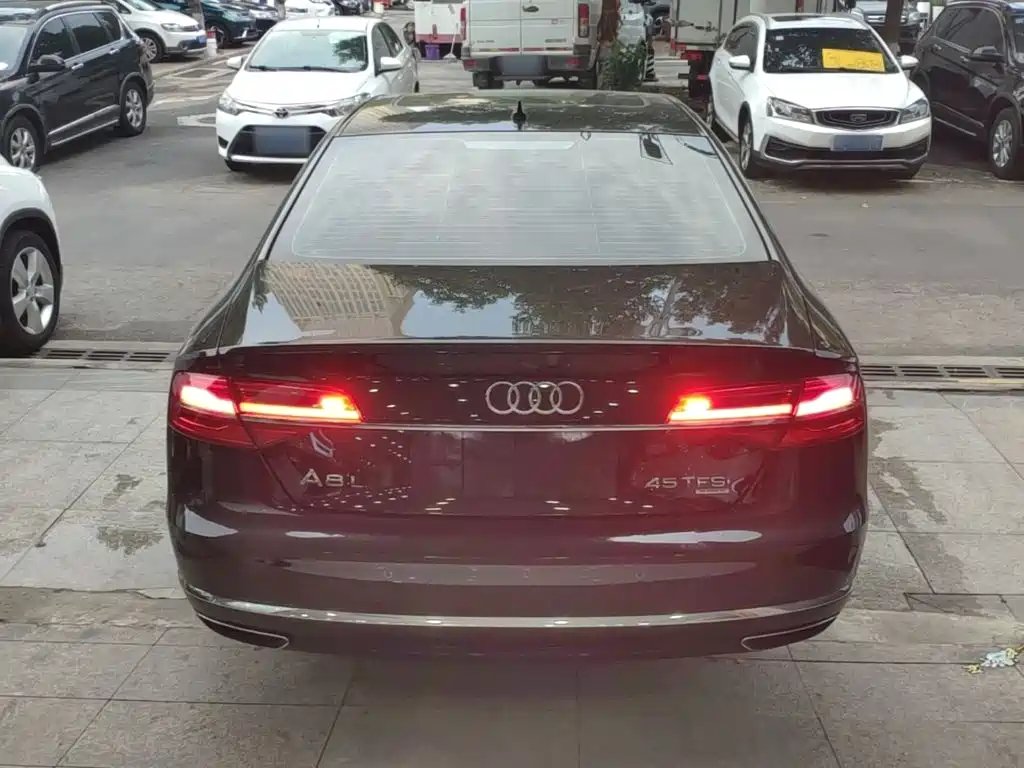 Audi A8 — миниатюра 6