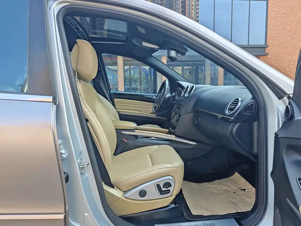 Mercedes-Benz M-Class — миниатюра 10