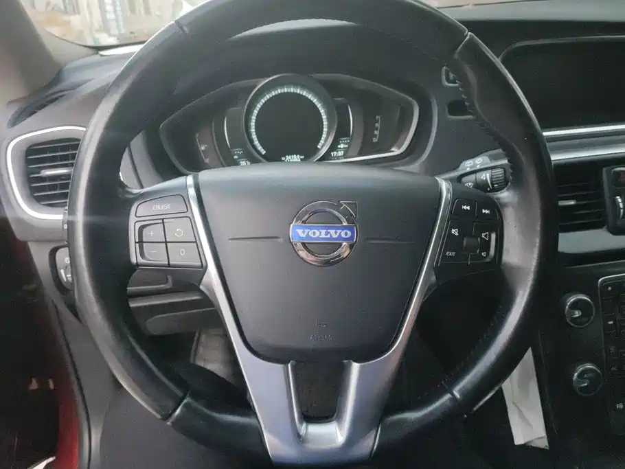 Volvo V40 — миниатюра 15