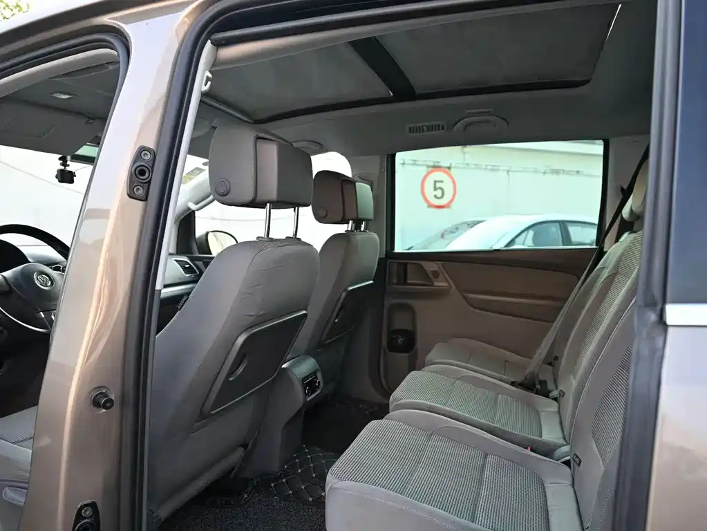 Volkswagen Sharan — миниатюра 8