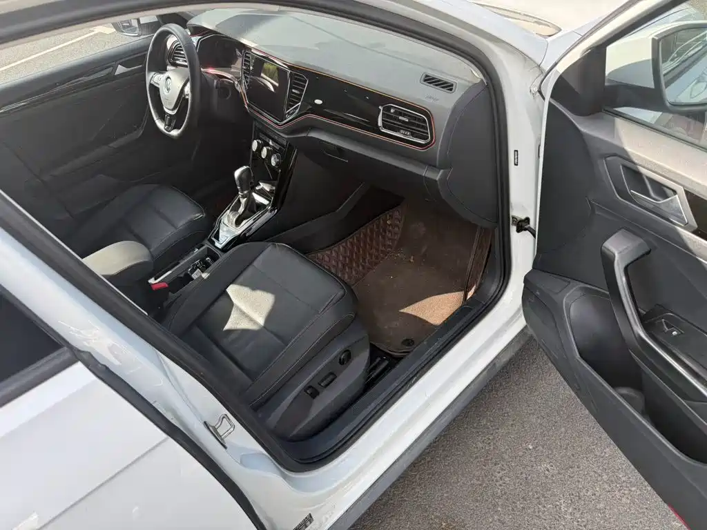 Volkswagen T-Roc — миниатюра 12