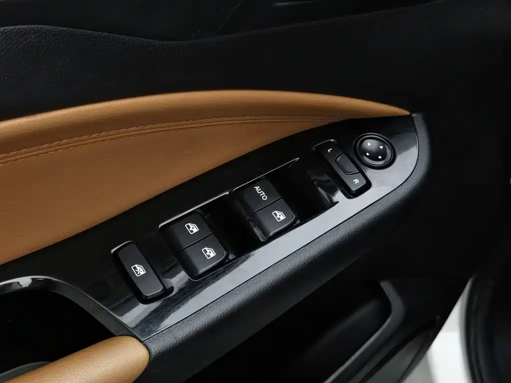 Wuling Hongguang S3 — миниатюра 9