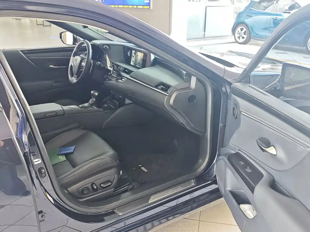 Lexus ES — миниатюра 13