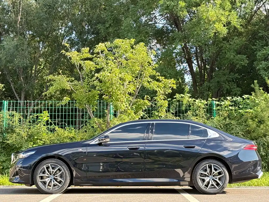 BMW i5 — миниатюра 4