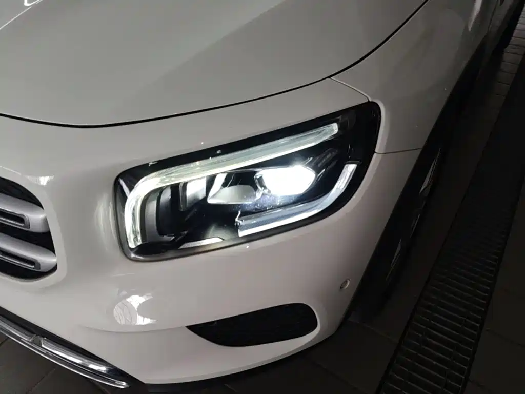 Mercedes-Benz GLB — миниатюра 24