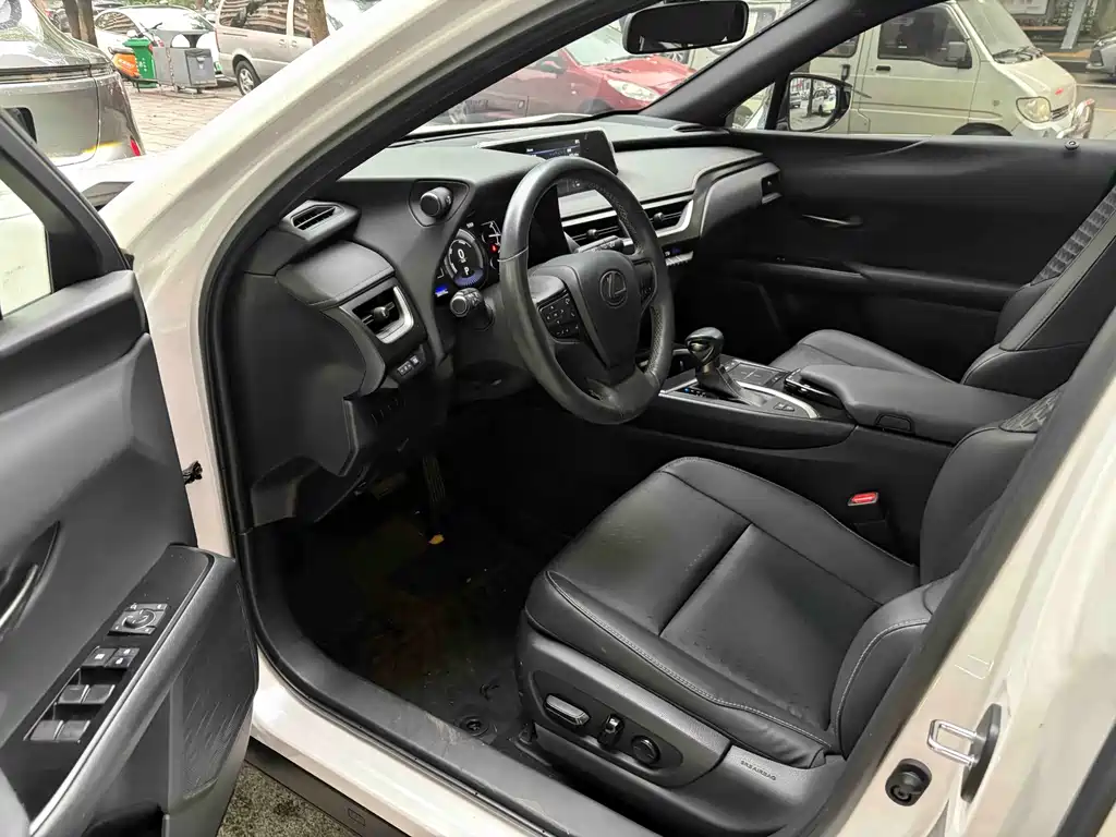 Lexus UX — миниатюра 3