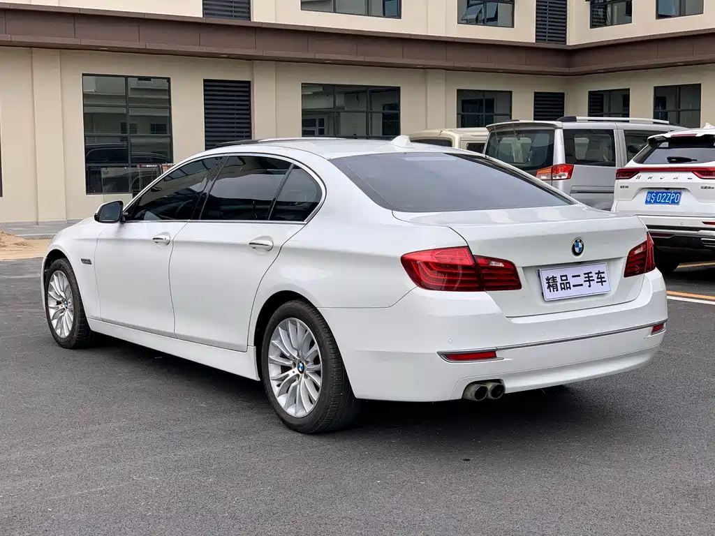 BMW 5 Series — миниатюра 4
