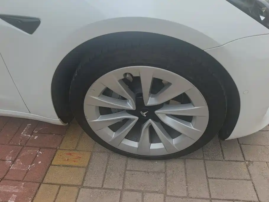 Tesla Model 3 — миниатюра 6