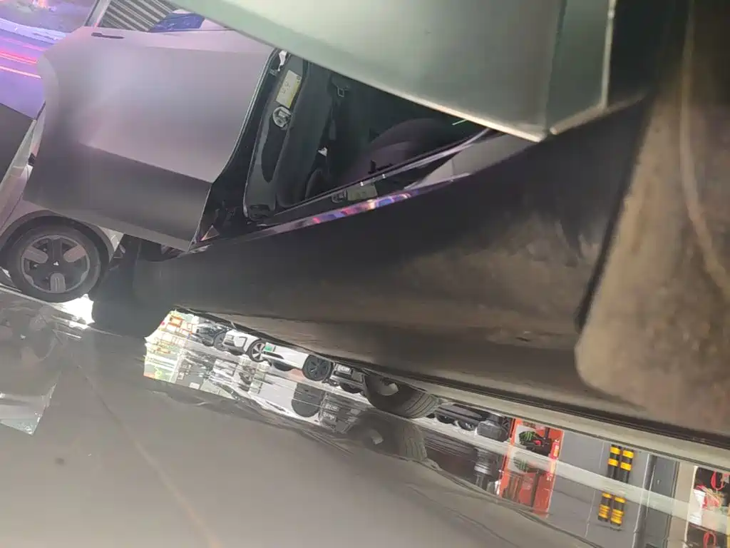 Tesla Model Y — миниатюра 21