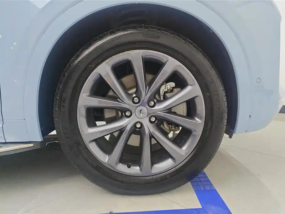 Li Auto ONE 2020 6 мест