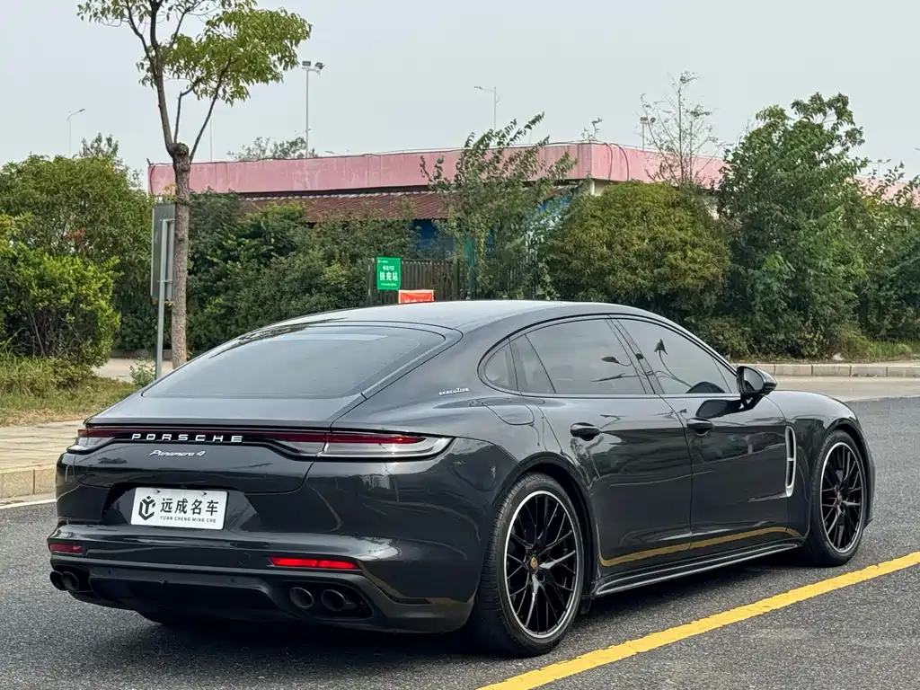 PORSCHE PANAMERA