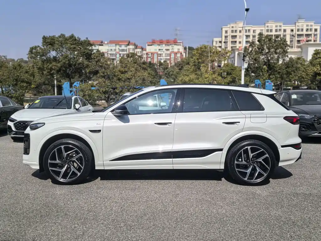 Audi Q6L e-tron — миниатюра 14