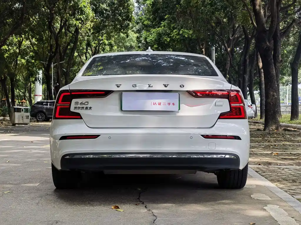 Volvo S60 PHEV — миниатюра 7