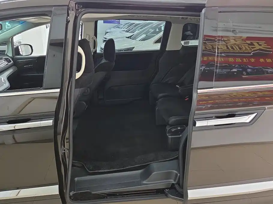 Honda Elysion — миниатюра 11