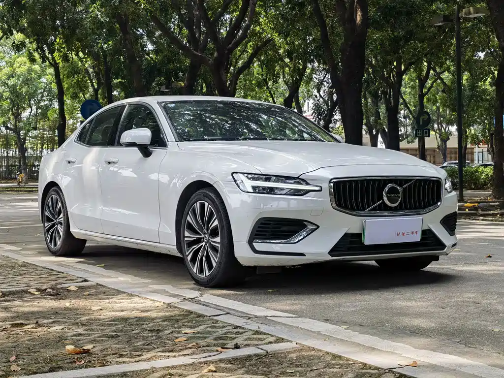 Volvo S60 PHEV — миниатюра 3