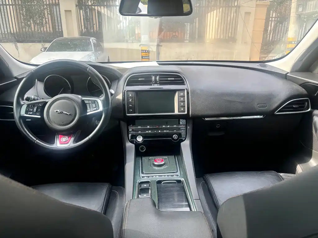 Jaguar F-PACE — миниатюра 11