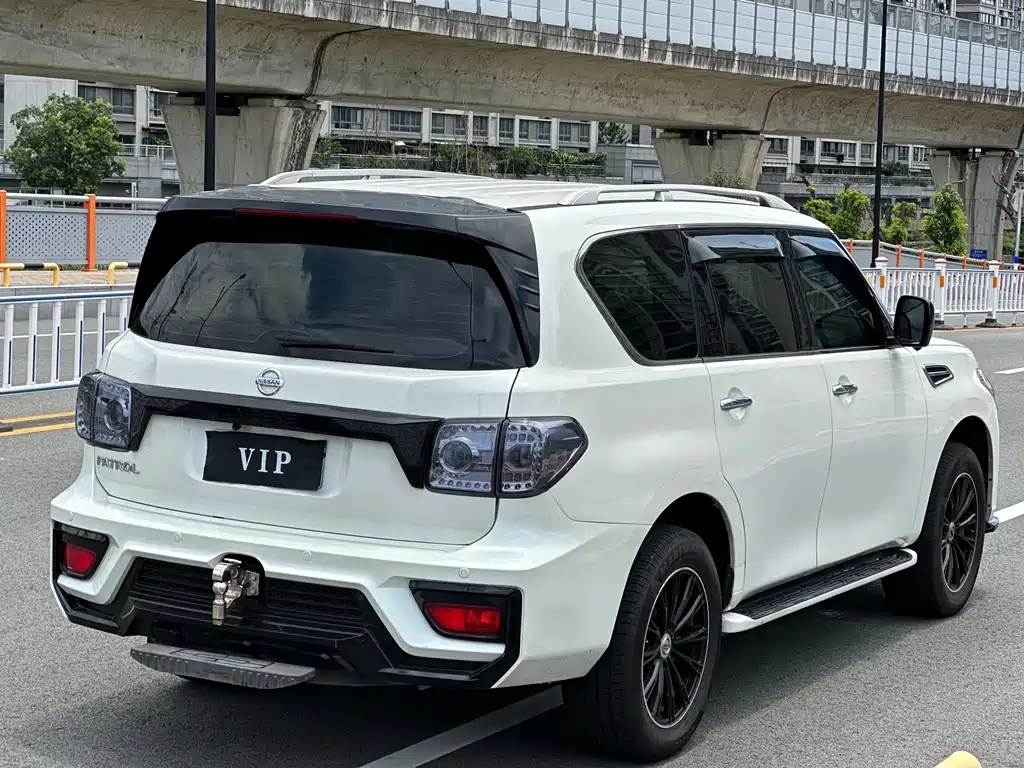 Nissan Patrol — миниатюра 14