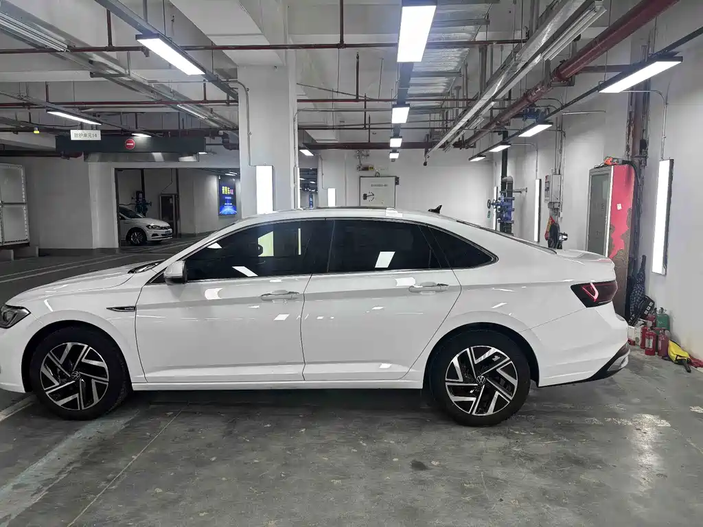 Volkswagen Sagitar — миниатюра 2