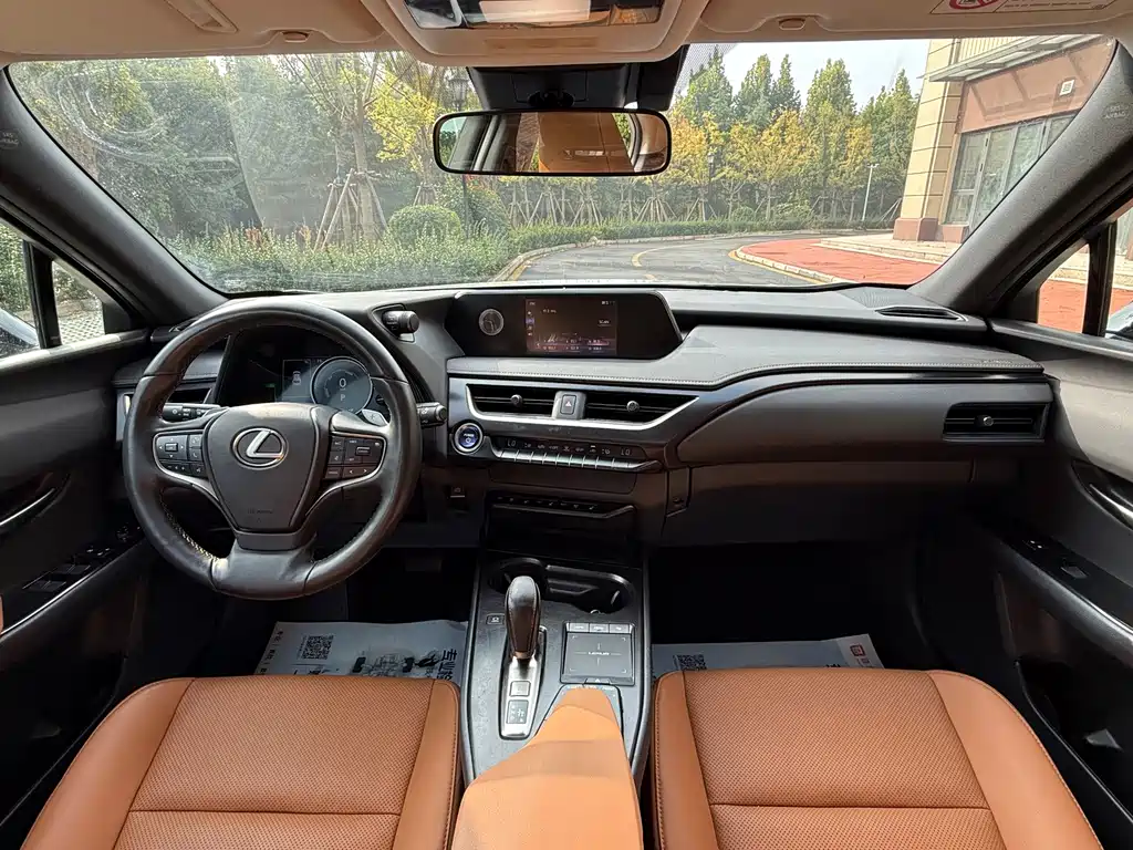 Lexus UX New Energy — миниатюра 5